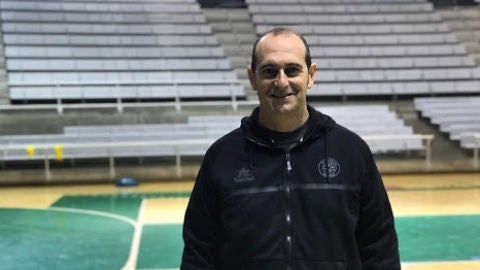 Jos&eacute; Nolasco, entrenador del Bada Huesca