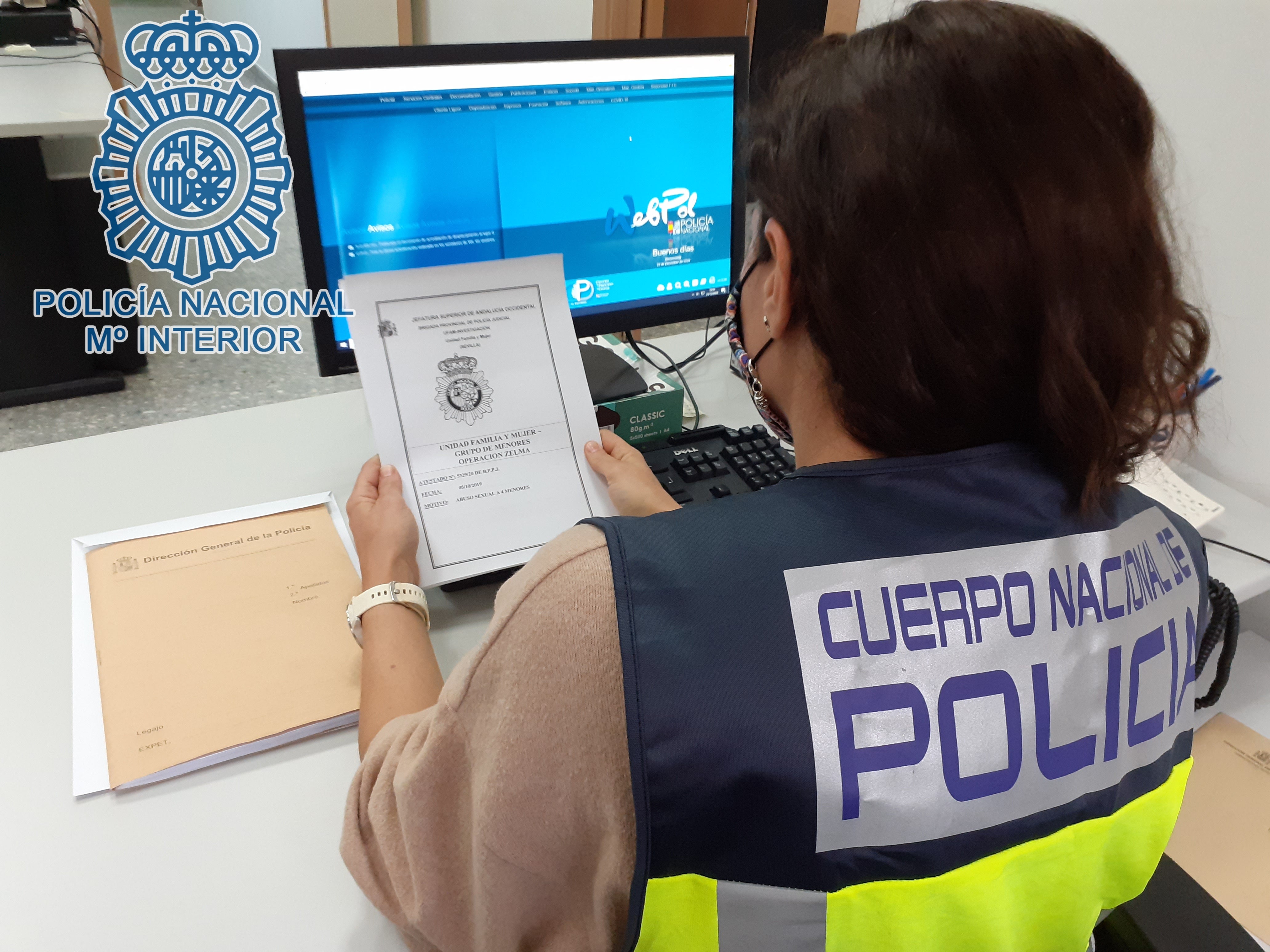 La Policía Nacional detiene en Sevilla a un hombre de 50 años por abusar sexualmente de cuatro menores La Policía Nacional detiene en Sevilla a un hombre de 50 años por abusar sexualmente de cuatro menores
