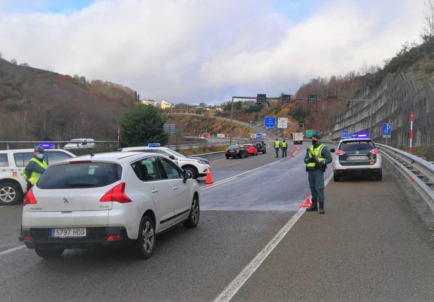Galicia reforza o dispositivo de seguridade nas zonas de máis afluencia Galicia reforza o dispositivo de seguridade nas zonas de máis afluencia
