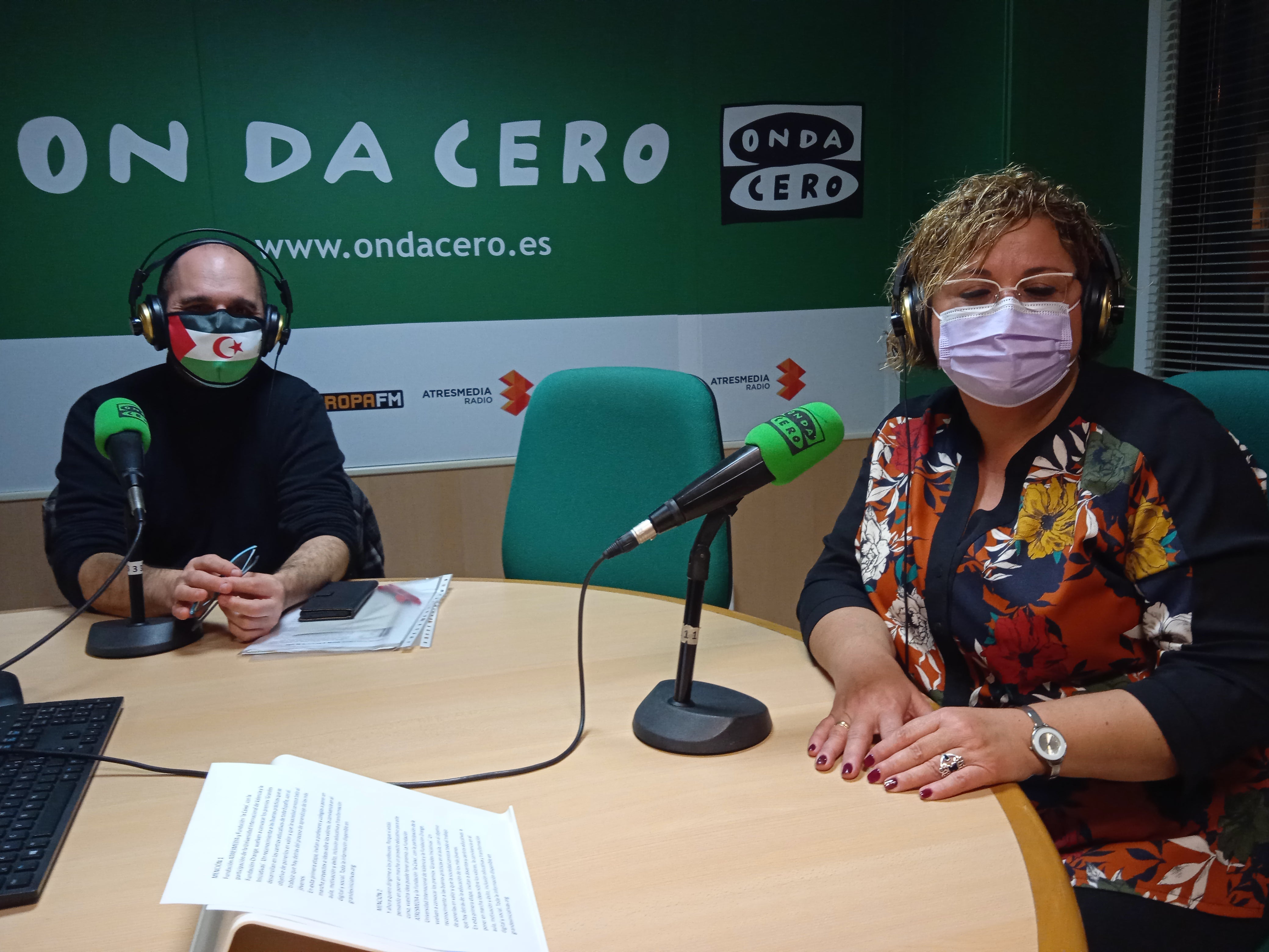 Alumnos y profesores del IES La Hoya mantienen su cooperación con los campamentos saharauis pese a la guerra y la pandemia Alumnos y profesores del IES La Hoya mantienen su cooperación con los campamentos saharauis pese a la guerra y la pandemia