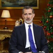 El rey Felipe VI en la Zarzuela ofrece su discurso de Navidad, centrado en resaltar los valores democráticos y la unión en tiempos de crisis por la Covid