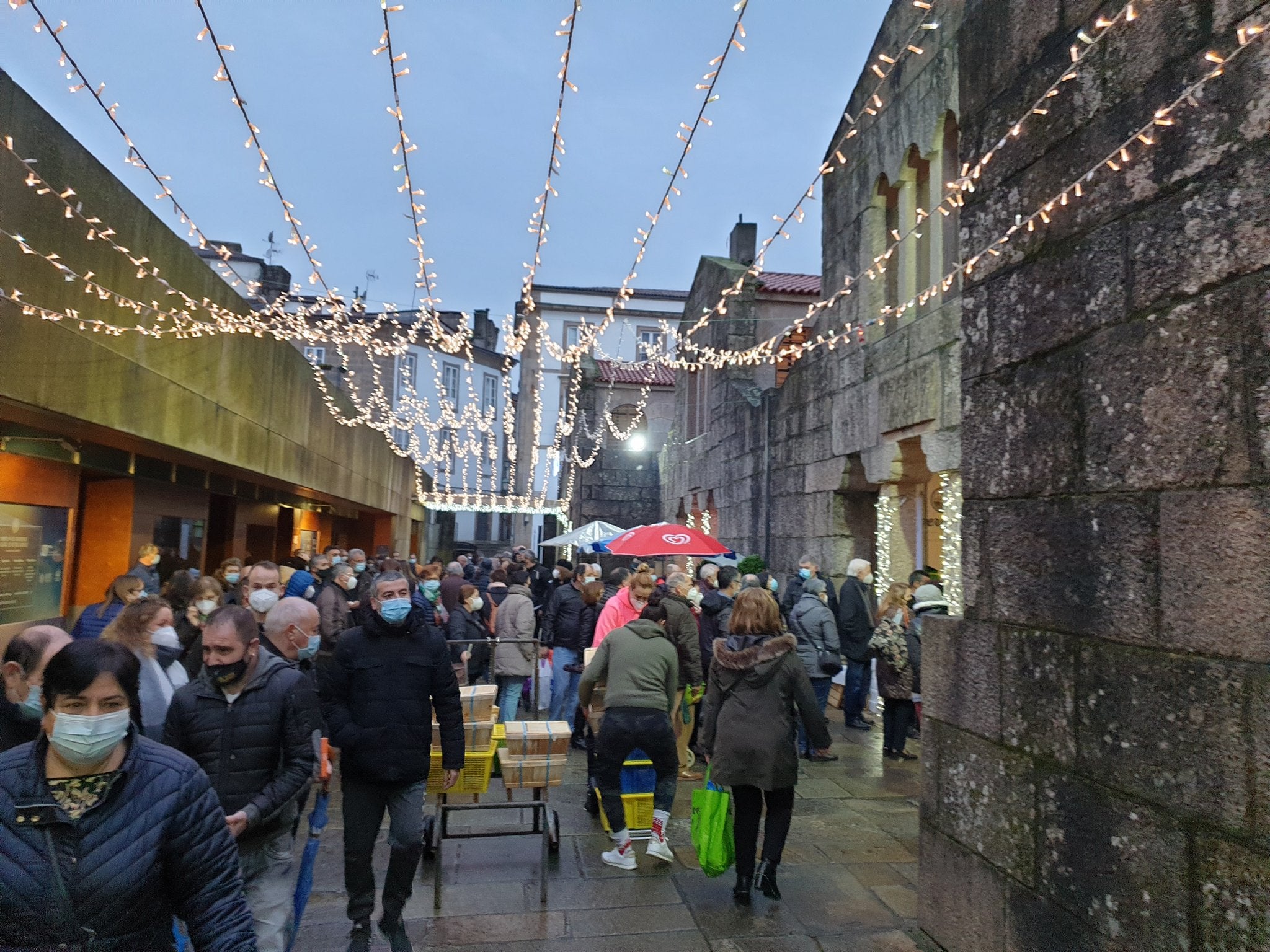 Ambiente navideño en los mercados gallegos Ambiente navideño en los mercados gallegos