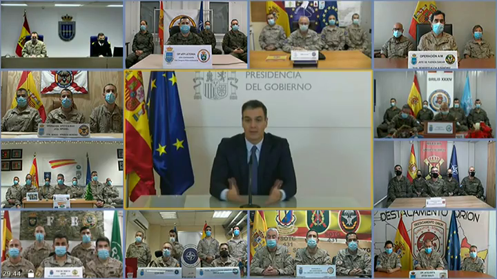 Sánchez reaparece tras su cuarentena con la felicitación navideña a los militares españoles en el exterior Sánchez reaparece tras su cuarentena con la felicitación navideña a los militares españoles en el exterior