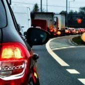 Coches circulando por la carretera