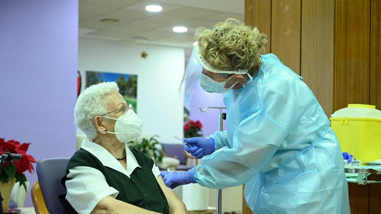 Se cumple un año de la primera vacuna contra la covid-19 en España que recibió Araceli Se cumple un año de la primera vacuna contra la covid-19 en España que recibió Araceli