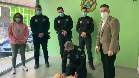 El Ayuntamiento ha realizado esta adquisición con una subvención de la Diputación Provincial de Alicante y una enfermera ha formado a los agentes Rafal