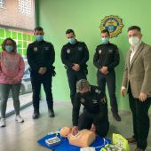 El Ayuntamiento ha realizado esta adquisición con una subvención de la Diputación Provincial de Alicante y una enfermera ha formado a los agentes 
