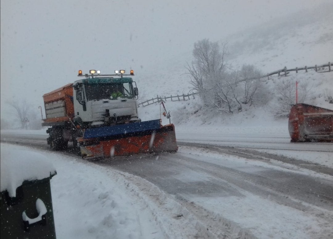 "Bella" deja alerta naranja por nieve en el Pirineo oscense "Bella" deja alerta naranja por nieve en el Pirineo oscense