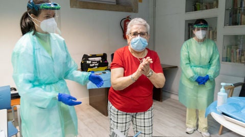 Primera vacunada en Galicia