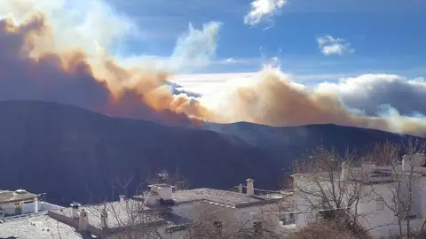 El incendio en la Alpujarra visto desde Pitres Mas de uno Granada