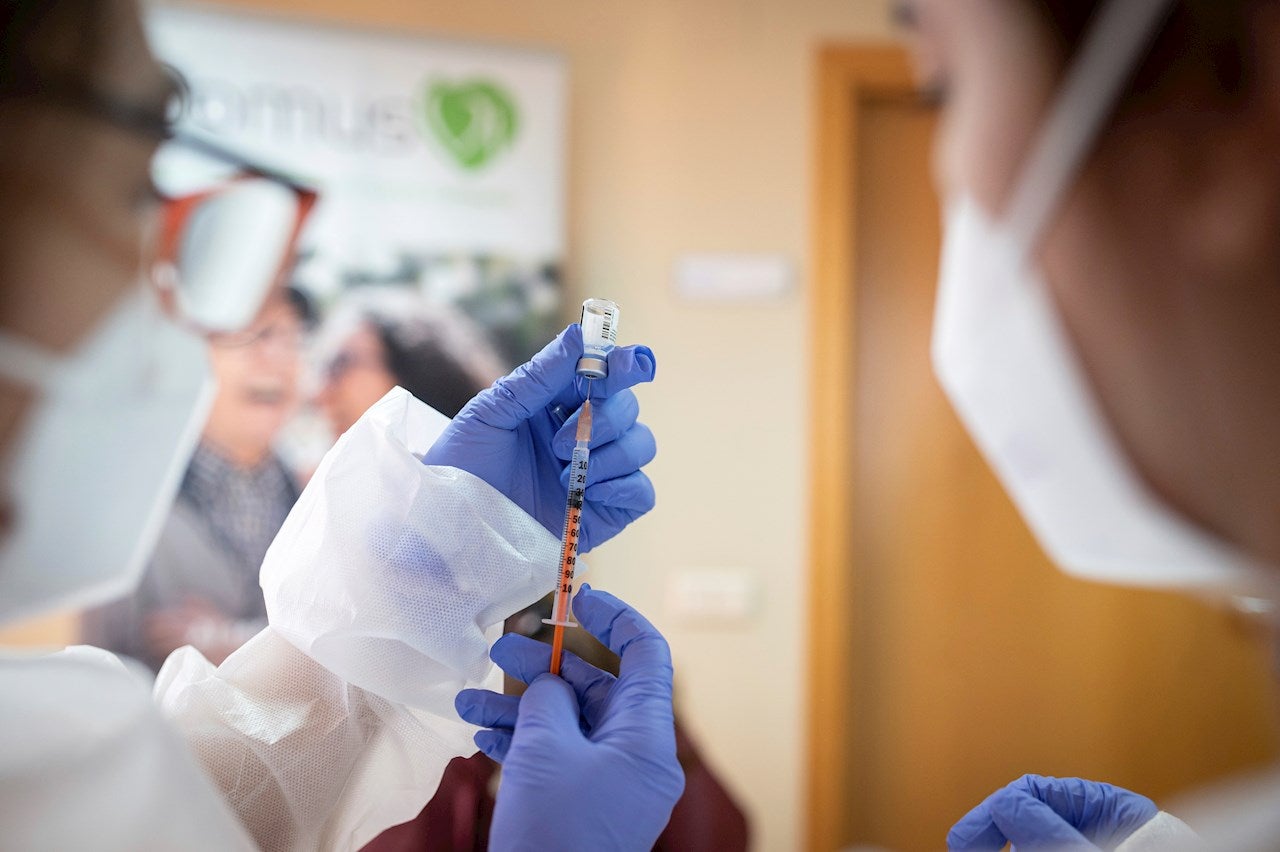 Doctor Calleja: "No hay plan B, no existe otra manera de vencer a este virus que vacunándose" Doctor Calleja: "No hay plan B, no existe otra manera de vencer a este virus que vacunándose"