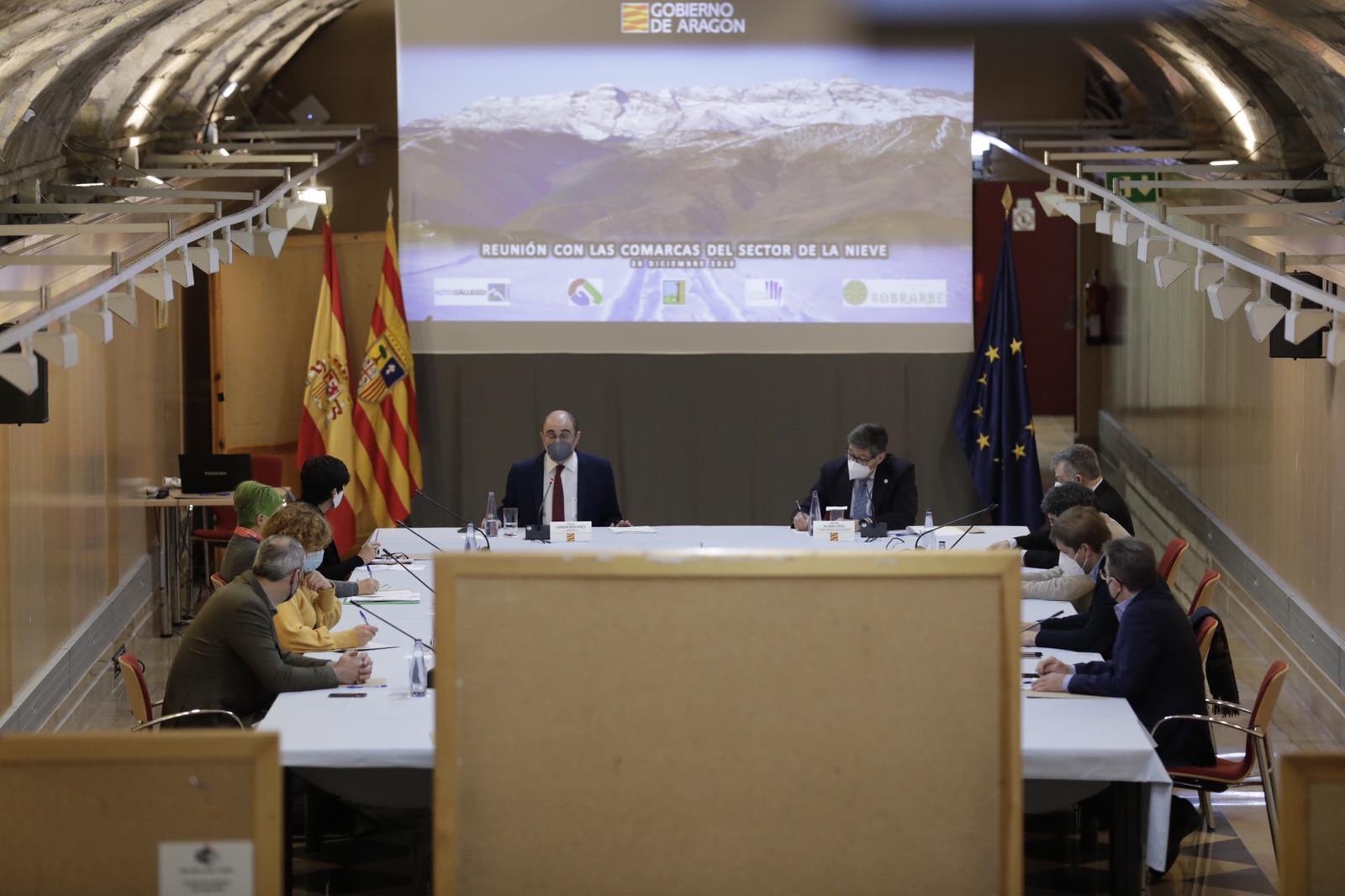 El Gobierno de Aragón plantean un paquete de incentivos al sector de la nieve y al turismo pirenaico El Gobierno de Aragón plantean un paquete de incentivos al sector de la nieve y al turismo pirenaico