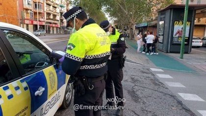 La Policía desaloja a 40 personas de un bar, en Triana, por incumplimiento de la normativa anticovid La Policía desaloja a 40 personas de un bar, en Triana, por incumplimiento de la normativa anticovid
