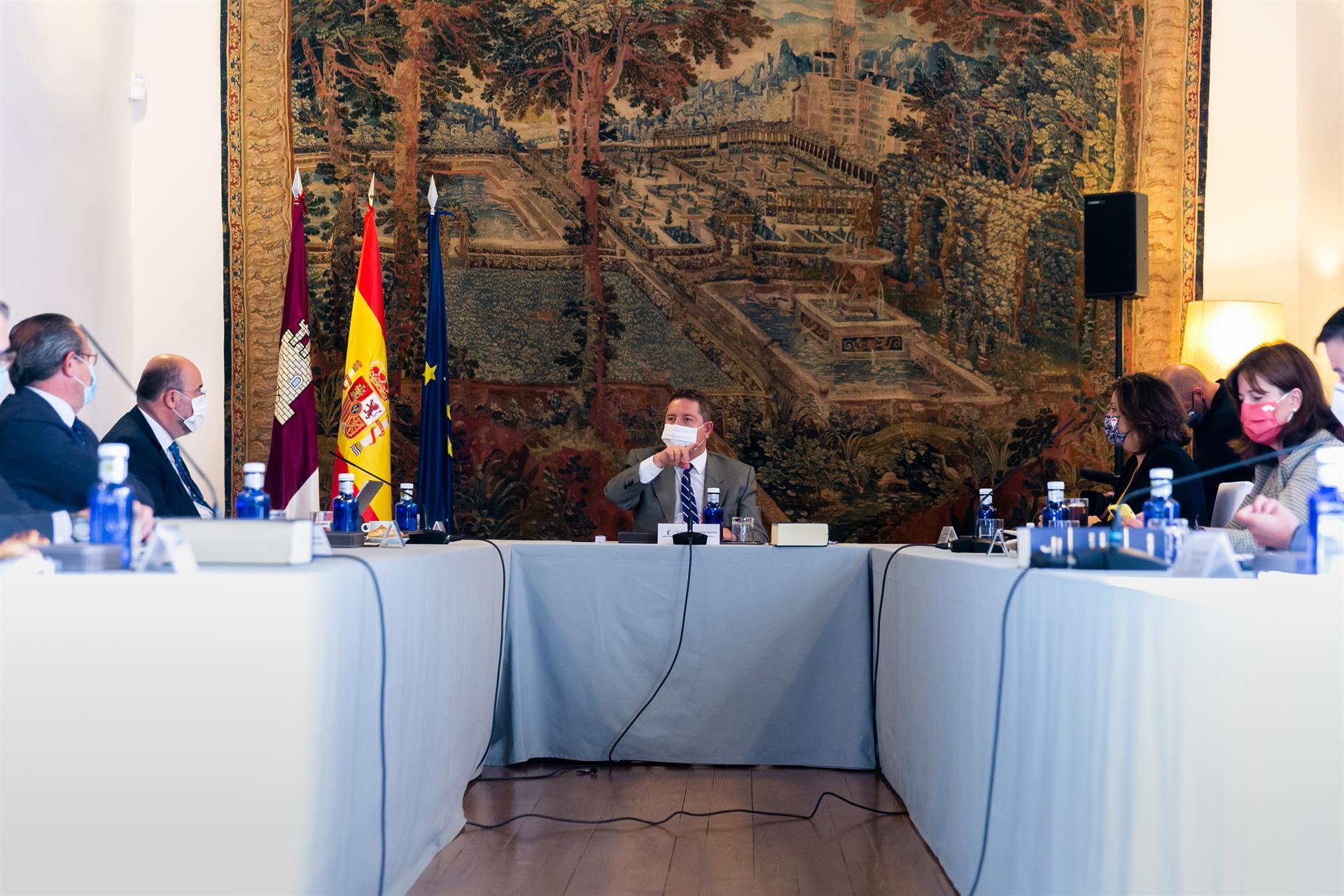C-LM no endurece las medidas de restricción y mantiene el horario de toque de queda C-LM no endurece las medidas de restricción y mantiene el horario de toque de queda