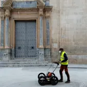 En diciembre se realizaron prospecciones geofísicas mediante un georradar, con la finalidad de definir el trazado de las murallas medievales en varias zonas de nuestra ciudad En diciembre se realizaron prospecciones geofísicas mediante un georradar, con la finalidad de definir el trazado de las murallas medievales en varias zonas de nuestra ciudad