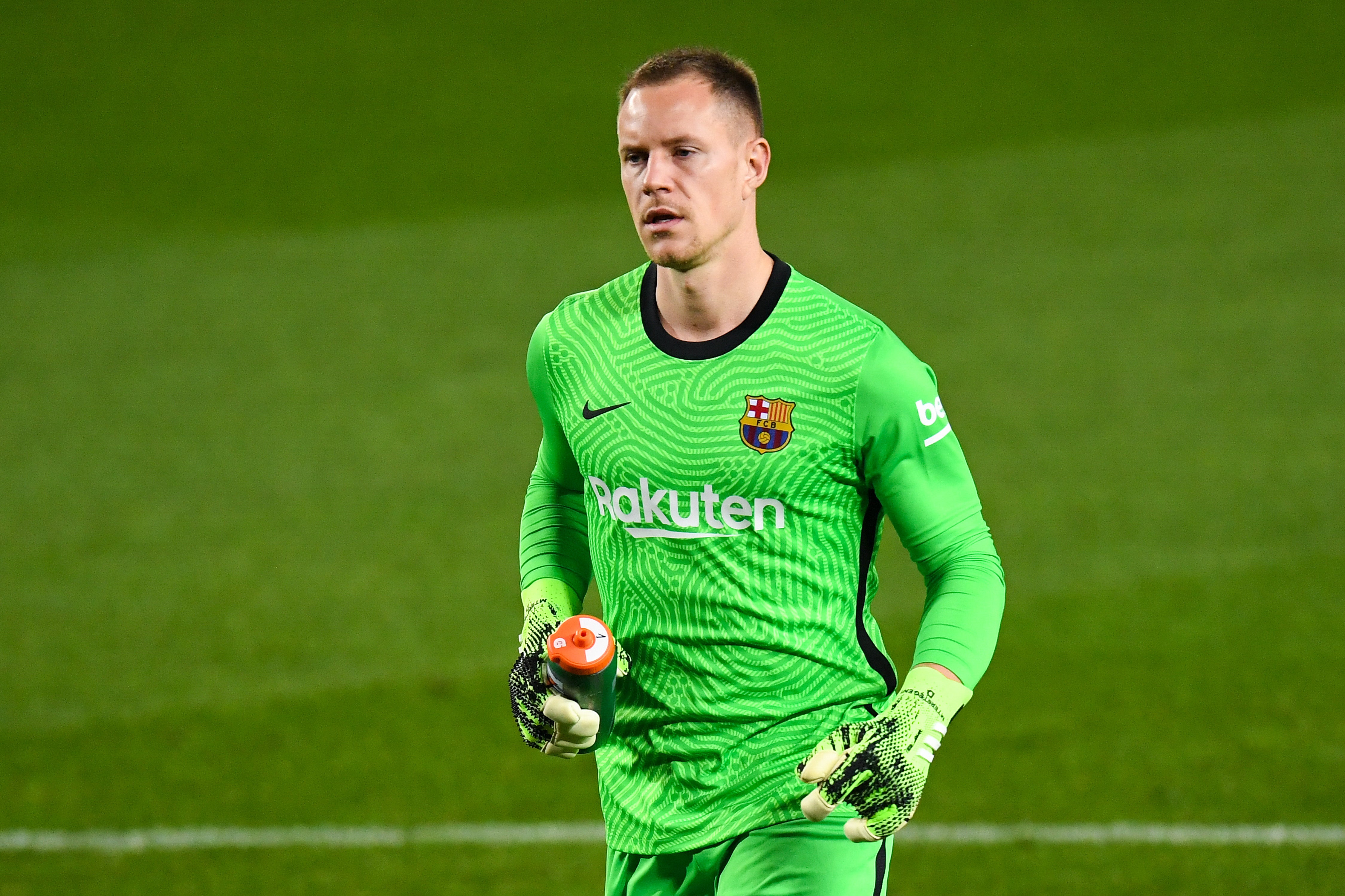 Ter Stegen se disfraza de héroe y sus paradas en la tanda de penaltis meten al Barcelona en la final Ter Stegen se disfraza de héroe y sus paradas en la tanda de penaltis meten al Barcelona en la final