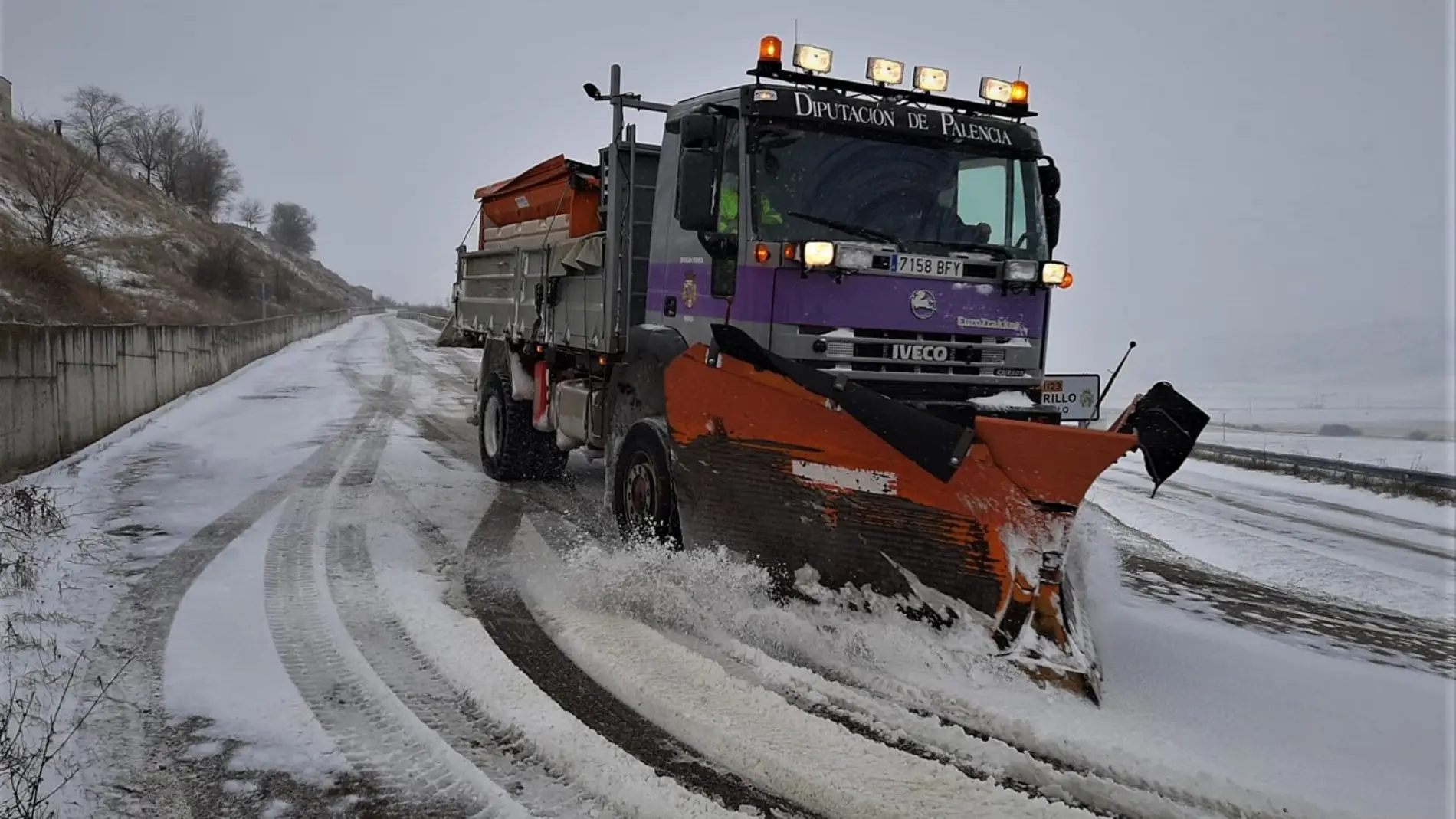 La Diputación empleó once vehículos y más de 350 toneladas de sal en su dispositivo frente al temporal