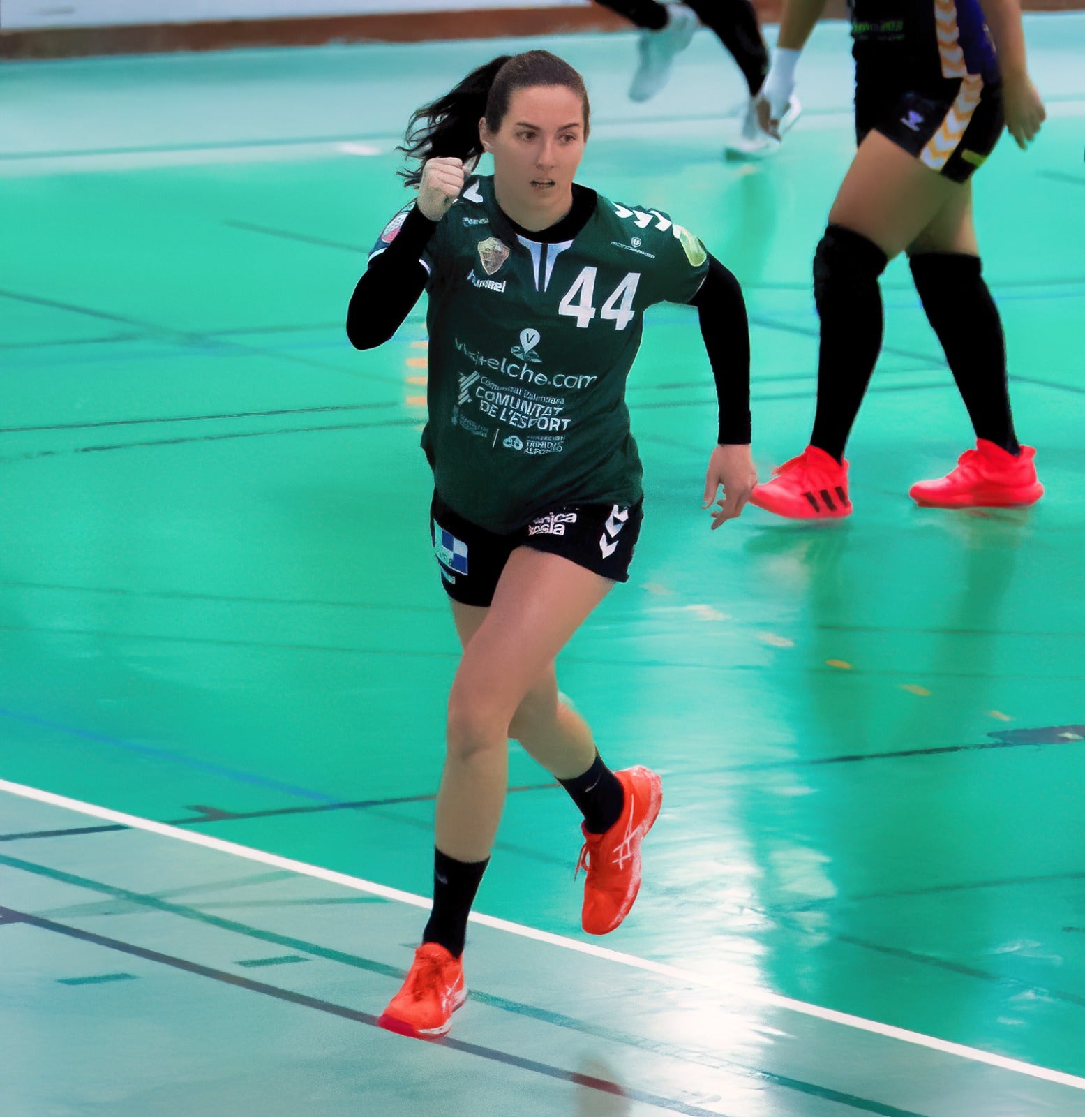 "Me gustaría ganar algún título con el Club Balonmano Elche" "Me gustaría ganar algún título con el Club Balonmano Elche"