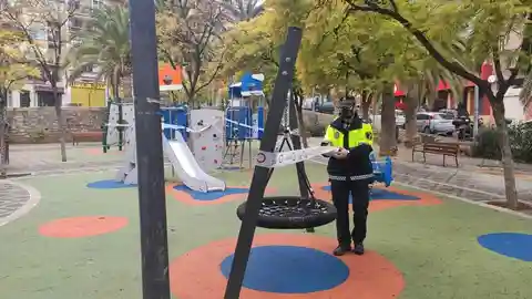 La Policía Local repone precintos La Policía Local repone precintos