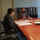 Javier Bello rubrica la firma del contrato