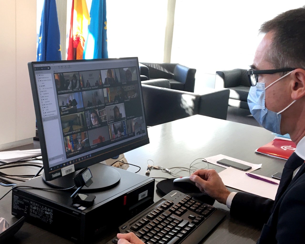 Se aplaza el debate para vacunarse en el lugar de vacaciones y relajar el uso de mascarillas en espacios abiertos aunque se definen nuevos grupos de vacunación Se aplaza el debate para vacunarse en el lugar de vacaciones y relajar el uso de mascarillas en espacios abiertos aunque se definen nuevos grupos de vacunación