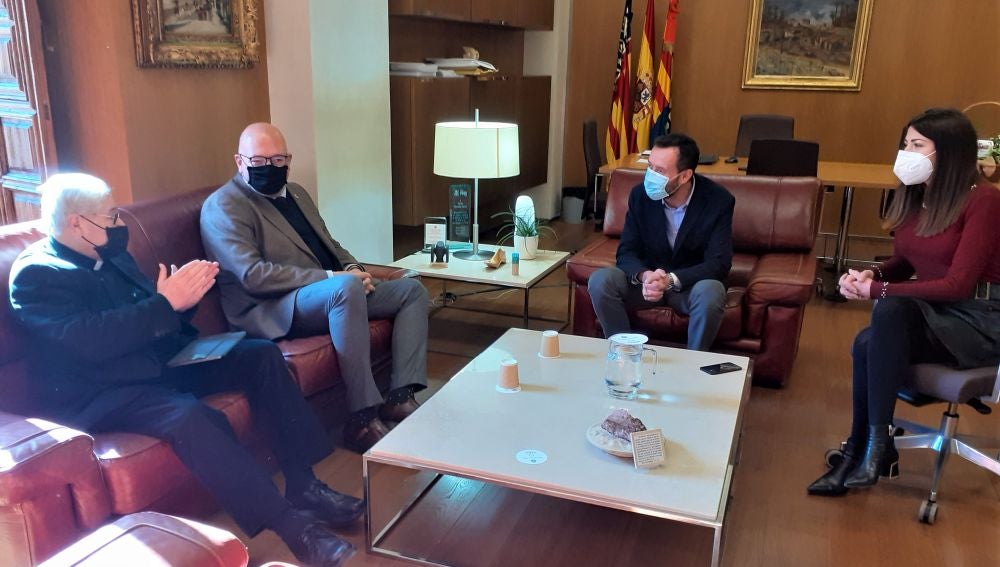 El Ayuntamiento de Elche y la comunidad cofrade califican de triste pero necesaria la decisión de suspender las procesiones de este año El Ayuntamiento de Elche y la comunidad cofrade califican de triste pero necesaria la decisión de suspender las procesiones de este año