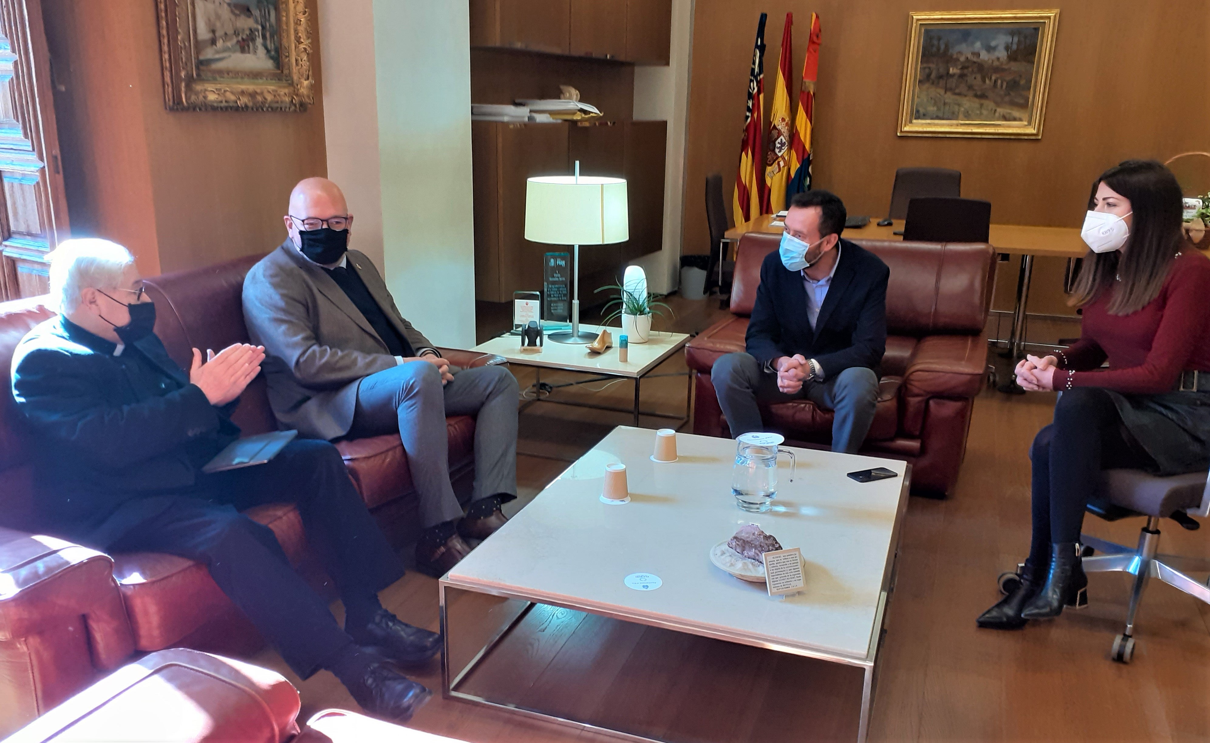 El Ayuntamiento de Elche y la comunidad cofrade califican de triste pero necesaria la decisión de suspender las procesiones de este año El Ayuntamiento de Elche y la comunidad cofrade califican de triste pero necesaria la decisión de suspender las procesiones de este año