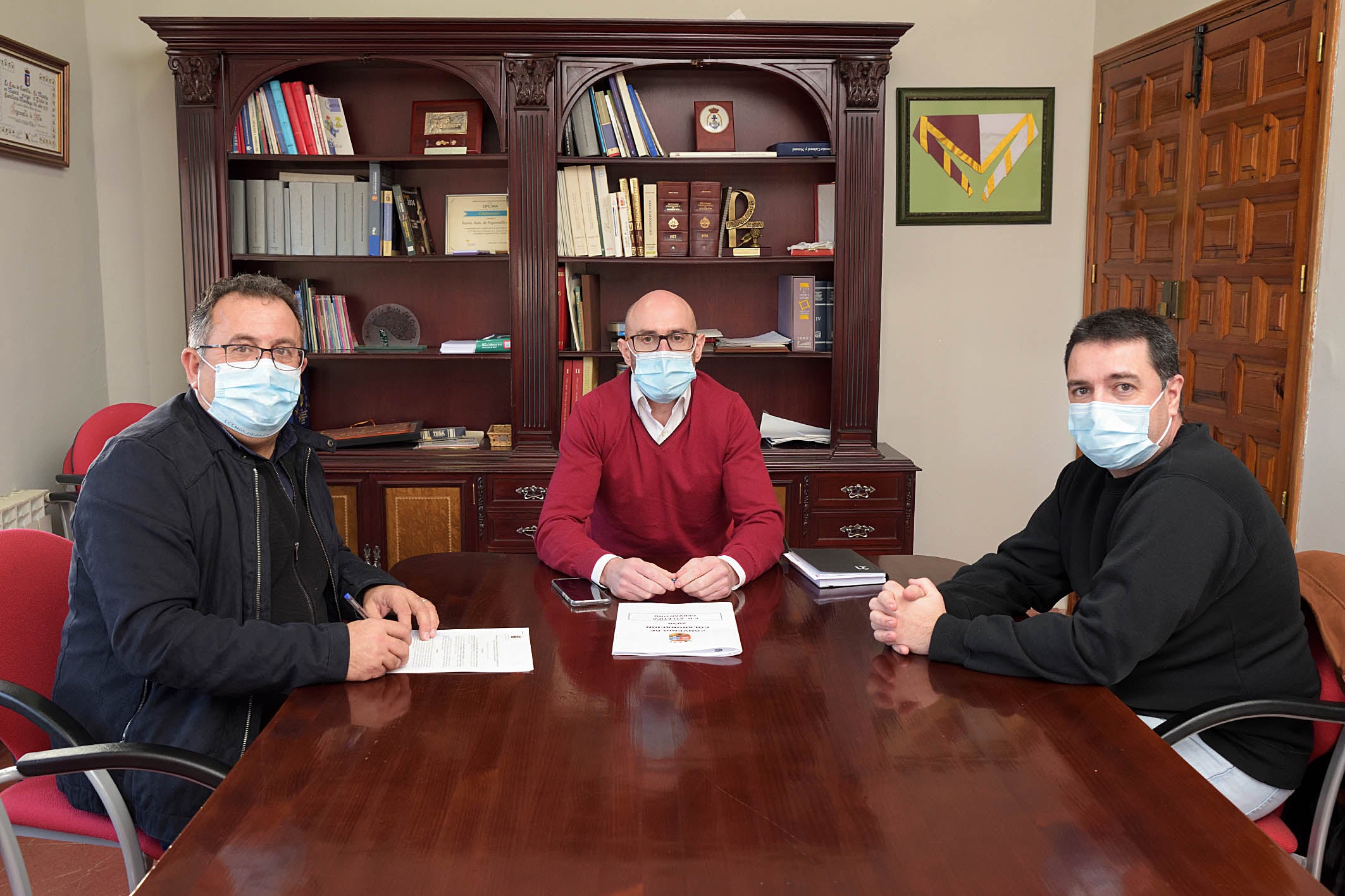 El Ayuntamiento de Argamasilla y el Atlético Cervantino rubrican el convenio de colaboración El Ayuntamiento de Argamasilla y el Atlético Cervantino rubrican el convenio de colaboración