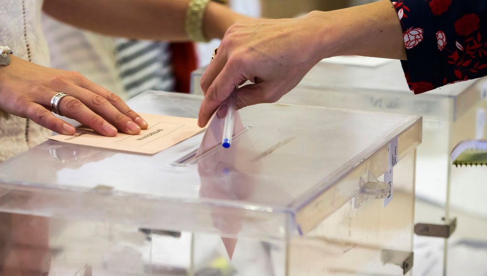 Elecciones Andalucía 2022: los casos en los que te puedes 'librar' de una mesa electoral Elecciones Andalucía 2022: los casos en los que te puedes 'librar' de una mesa electoral