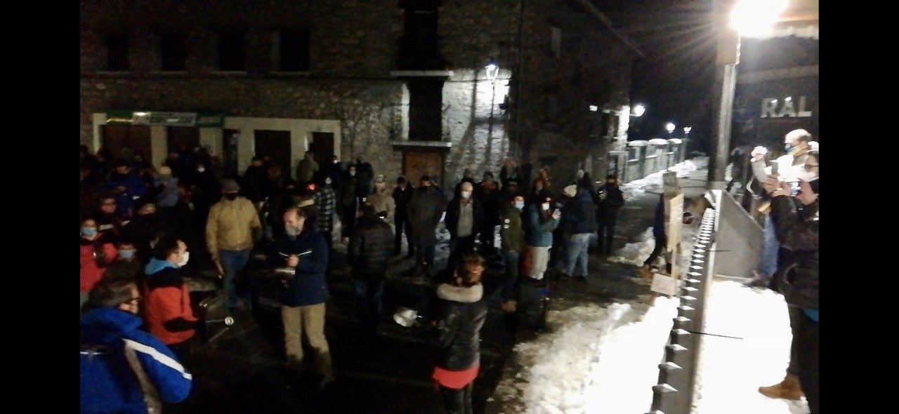 El Pirineo mantiene sus caceroladas reivindicativas para pedir la apertura de las estaciones de esquí El Pirineo mantiene sus caceroladas reivindicativas para pedir la apertura de las estaciones de esquí
