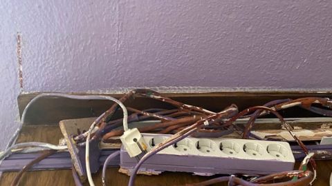 Imagen de la instalaci&oacute;n el&eacute;ctrica de una de las aulas