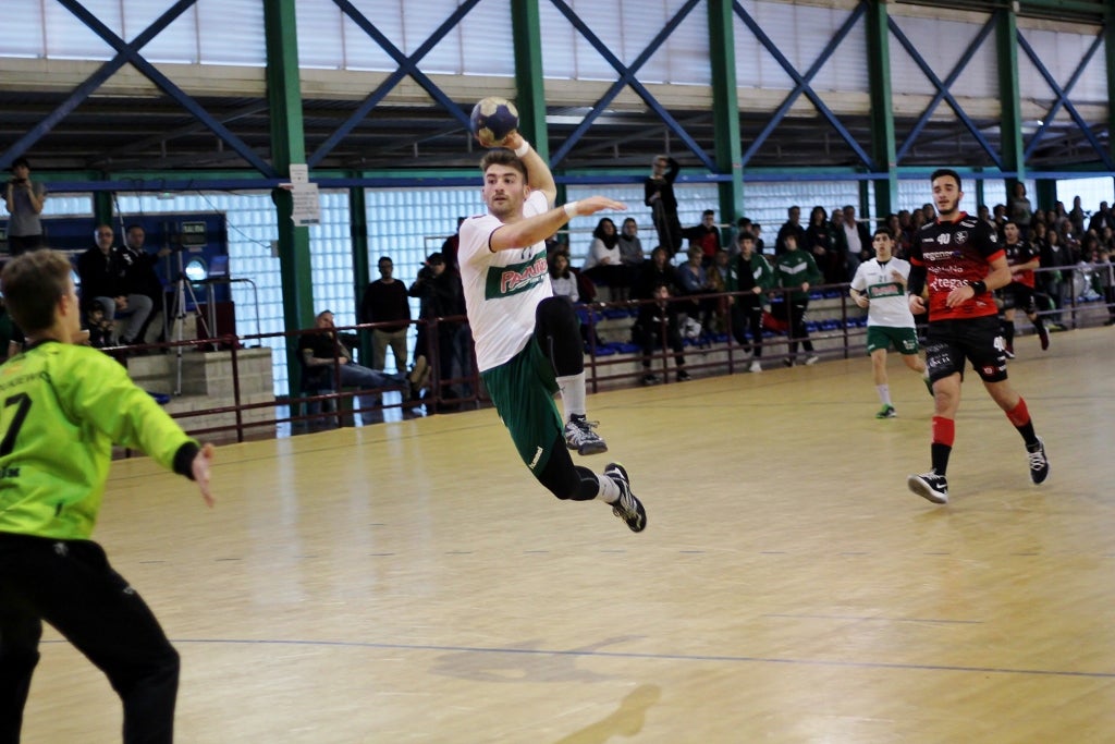 Los chicos del Club Balonmano Elche quieren seguir sumando ante Mislata Los chicos del Club Balonmano Elche quieren seguir sumando ante Mislata