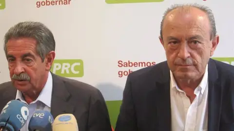 Miguel Ángel Revilla junto a Javier López Marcano Los regionalistas en la sede del PRC santanderina