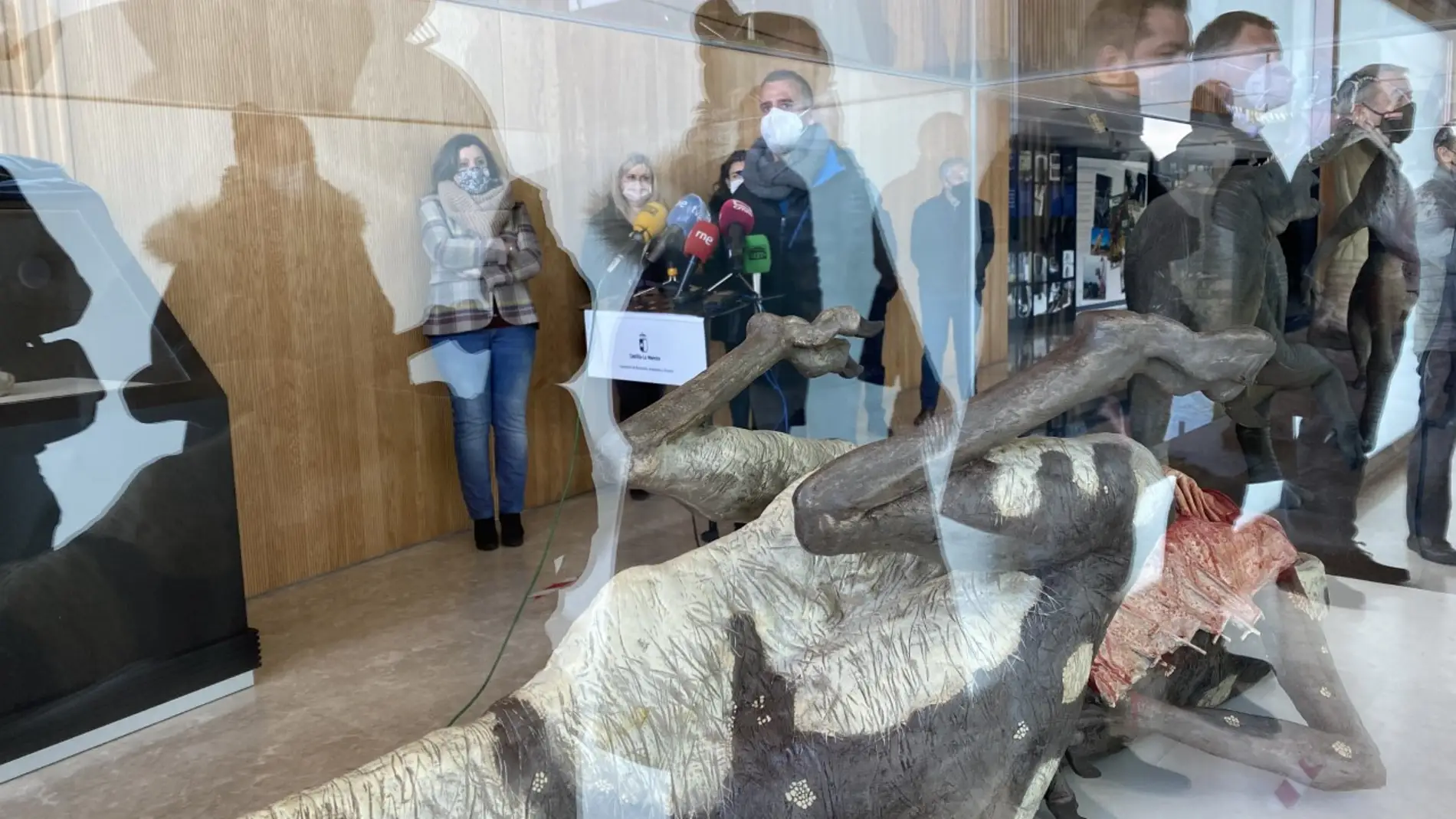 Rueda de prensa en el Museo de Paleontología de Cuenca este viernes, durante el encuentro entre los representantes de los trabajadores, el Gobierno regional y el Ayuntamiento 