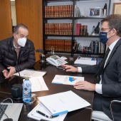 Feijóo analiza co alcalde do Carballiño novas actuacións no concello