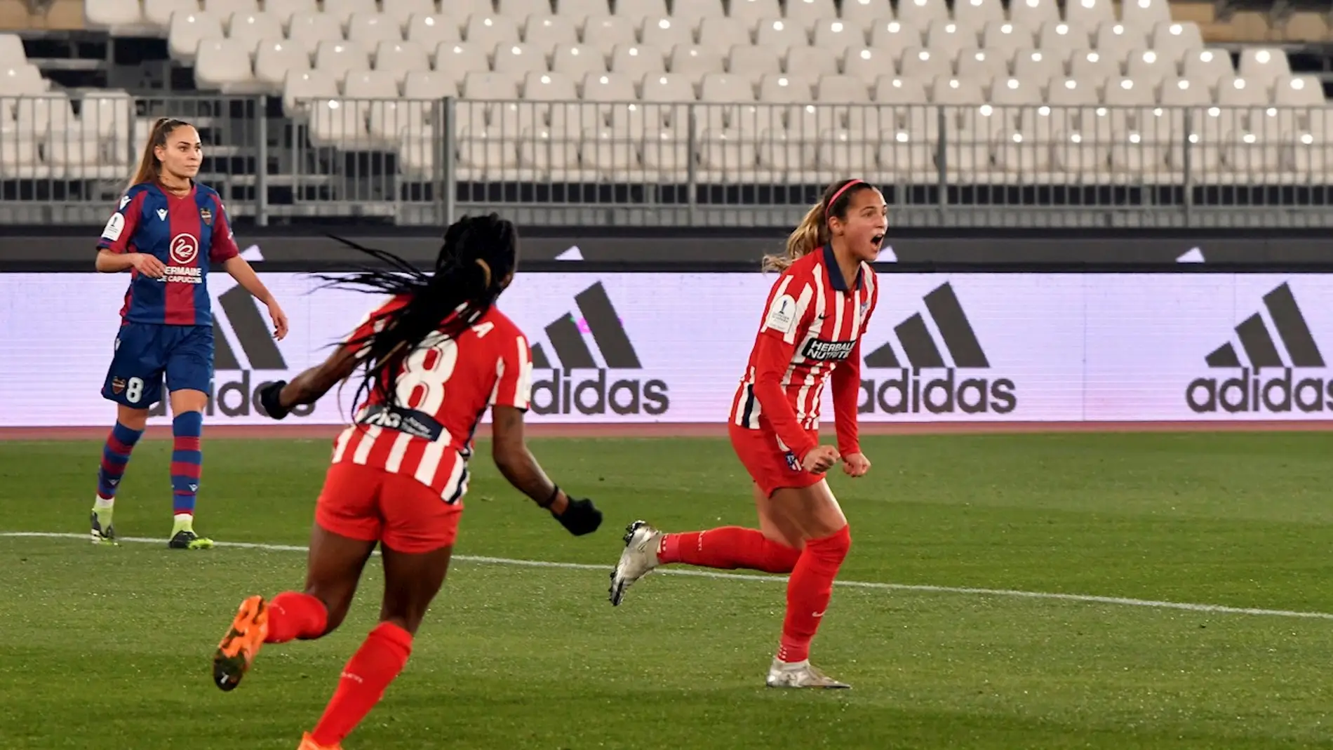  Las jugadoras del Atlético de Madrid Deyna Castellanos y Ludmila celebran un gol 