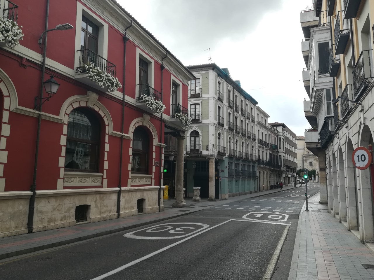 La España que madruga: Los periódicos recogen la judicialización del toque de queda en España La España que madruga: Los periódicos recogen la judicialización del toque de queda en España