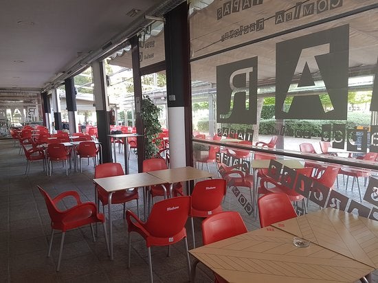 José Crespo: "Siempre es el sector hostelero el que sufre las restricciones, las ayudas que nos dan son una limosna" José Crespo: "Siempre es el sector hostelero el que sufre las restricciones, las ayudas que nos dan son una limosna"