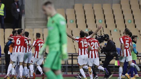 Los jugadores del Athletic celebran el tercer gol del equipo bilbaino en la Supercopa de Espa&ntilde;a.