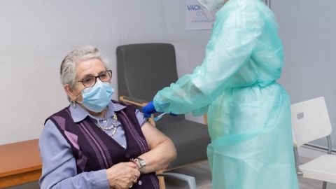 Primera vacunada en Galicia