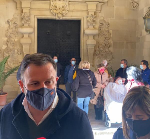 Urgen la adecuación de la escuela infantil Els Garrofers para atender a los usuarios del Centro de Día de Jubalcoy que está cerrado desde marzo Urgen la adecuación de la escuela infantil Els Garrofers para atender a los usuarios del Centro de Día de Jubalcoy que está cerrado desde marzo