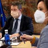 El presidente de Castilla-La Mancha, Emiliano García-Page (i), preside la reunión de seguimiento de la evolución de la pandemia del COVID-19 este lunes en Toledo. El presidente de Castilla-La Mancha, Emiliano García-Page (i), preside la reunión de seguimiento de la evolución de la pandemia del COVID-19 este lunes en Toledo.