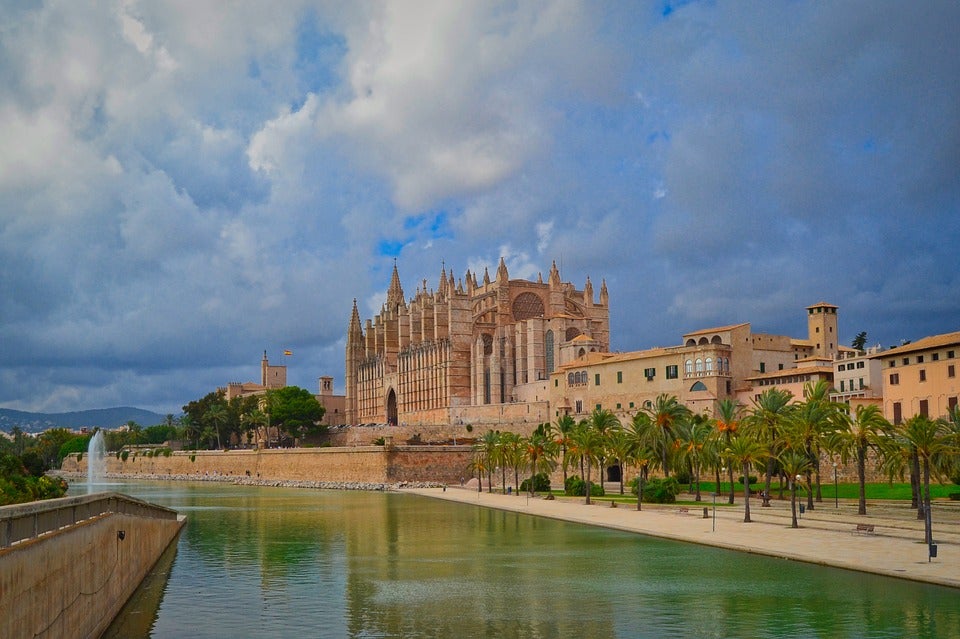 "La reactivación turística llegará antes a Baleares y Canarias que al resto del país" "La reactivación turística llegará antes a Baleares y Canarias que al resto del país"