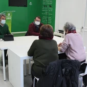Instantes de la reunión con las voluntarias Instantes de la reunión con las voluntarias