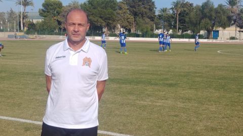 Vicente Mir en un partido con el Águilas FC