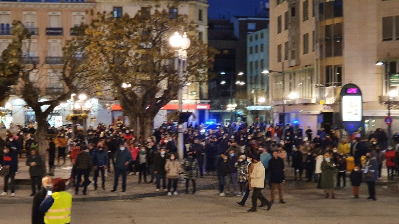 La hostelería y el comercio rechazan las restricciones y reclaman ayudas directas La hostelería y el comercio rechazan las restricciones y reclaman ayudas directas