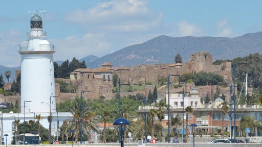 "La torre del Puerto supondría apagar la Farola" "La torre del Puerto supondría apagar la Farola"