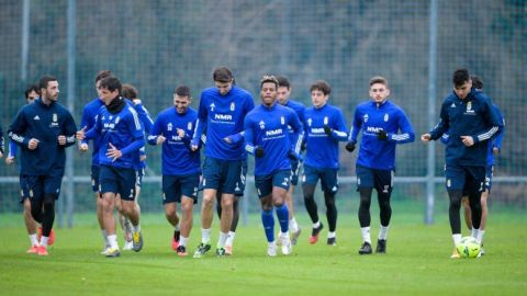 Lucas, Edgar, Cedric, Viti y Mujica, en un entrenamiento del Real Oviedo