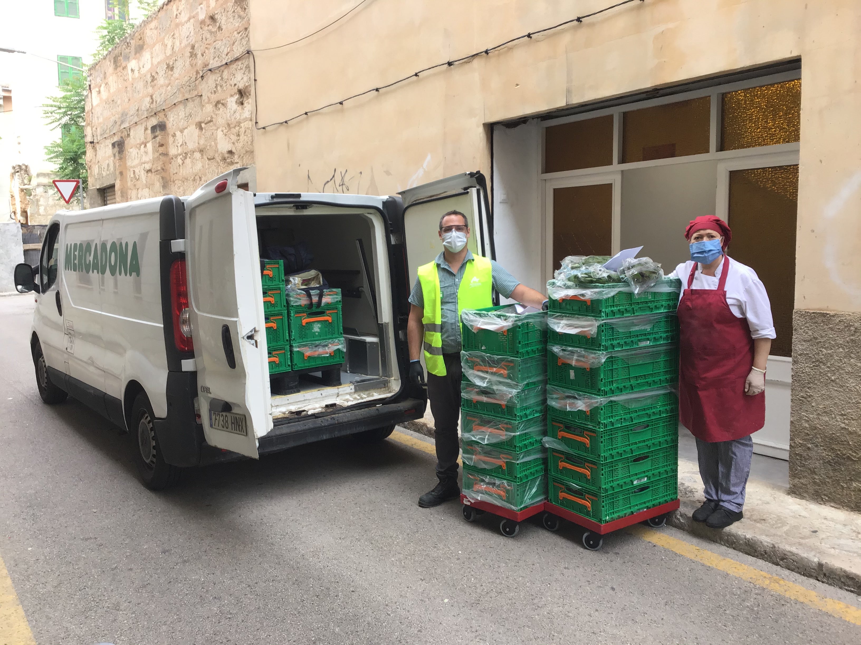 Mercadona dona más de 17.000 toneladas de alimentos en 2020 a entidades sociales Mercadona dona más de 17.000 toneladas de alimentos en 2020 a entidades sociales