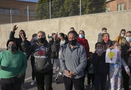 Un centenar de vecinos de Torreblanca protestan por los cortes de luz Un centenar de vecinos de Torreblanca protestan por los cortes de luz